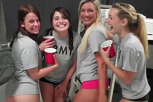 欧美妆与日韩妆对比