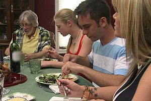 日韩性xxxhd大乳